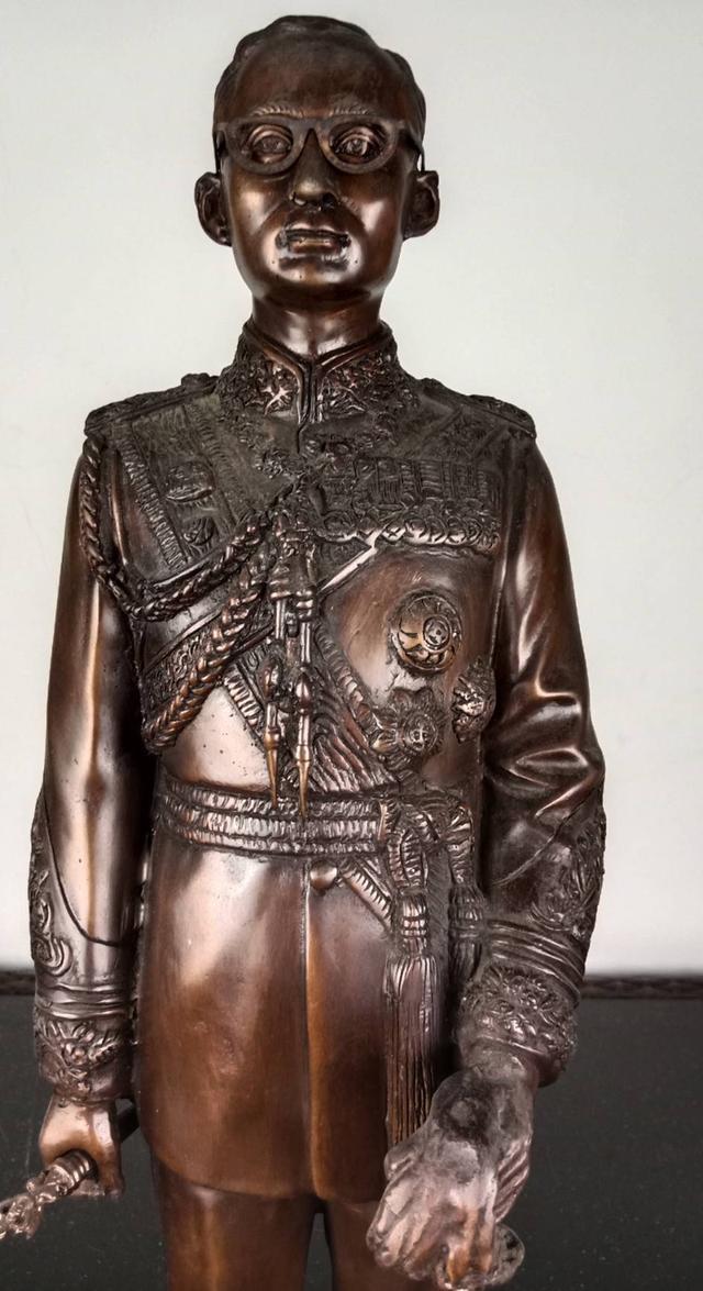 328.พระบรมรูปหล่อในหลวงรัชกาลที่9 พระบาทสมเด็จพระปรมินทรมหาภูมิพลอดุลยเดช(รมดำ) รูปย่อยที่ 3