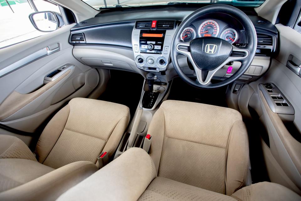 Honda City 1.5V ปี 2009  สีดำ มือเดียวป้ายแดง 13