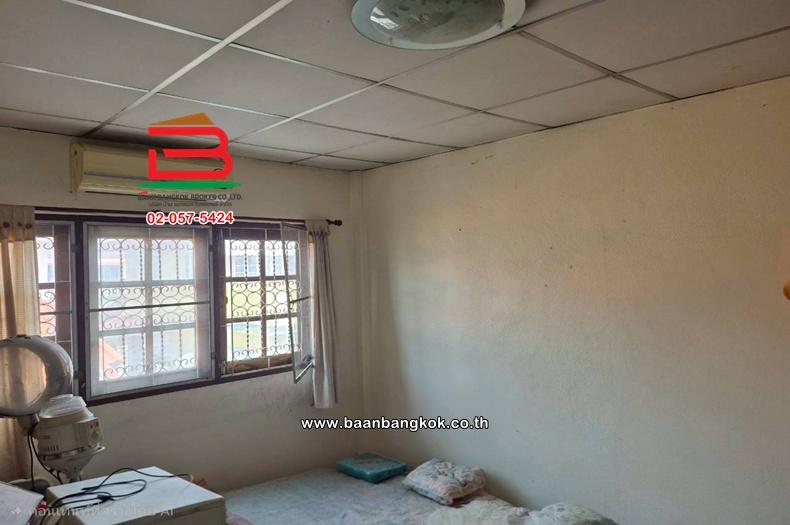 ทาวน์เฮาส์ เนื้อที่ 20 ตร.ว. หมู่บ้านบัวทองแลนด์ ถนนกาญนาภิเษก ตำบลบางบัวทอง อำเภอบางบัวทอง นนทบุรี 11