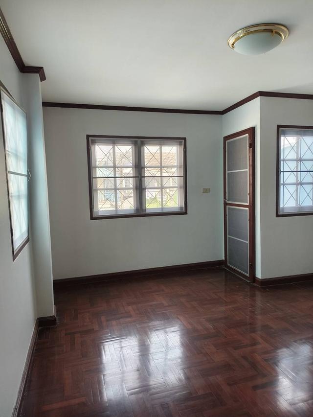 ทาวนเฮ้าส์ 2 ชั้น หมู่บ้านกฤษดานคร 26 2