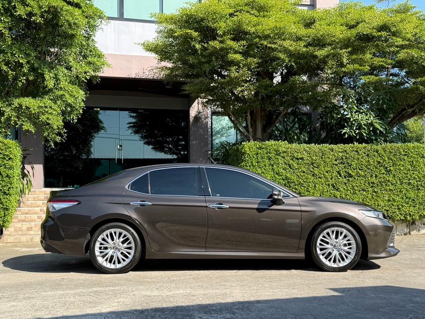 2021 TOYOTA CAMRY 2.5G รถมือเดียวออกป้ายแดง รถวิ่งน้อย รถเข้าศูนย์ตามระยะ รถไม่เคยมีอุบัติเหตุครับ 2