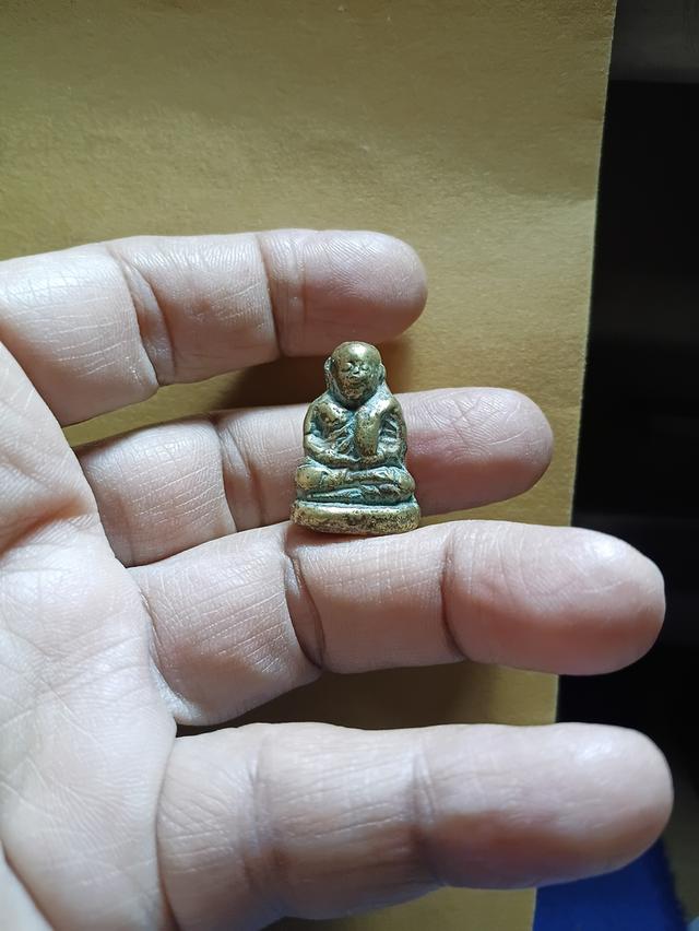 หลวงพ่อเงินพิมพ์ขี้ตา3ชาย