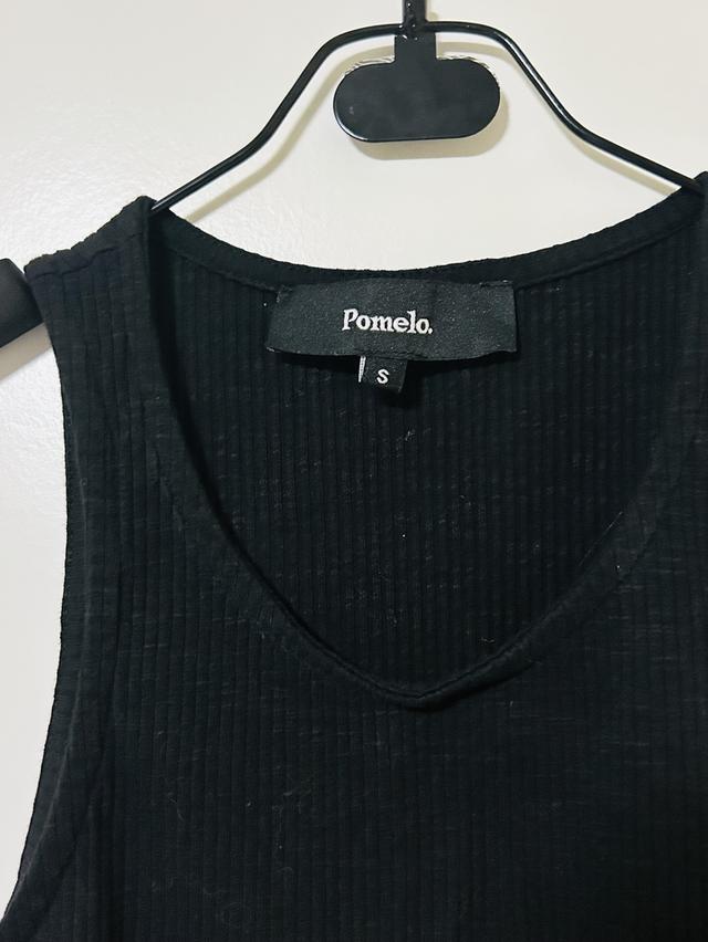 เสื้อกล้ามเว้าแขนทรงสวย pomelo  2