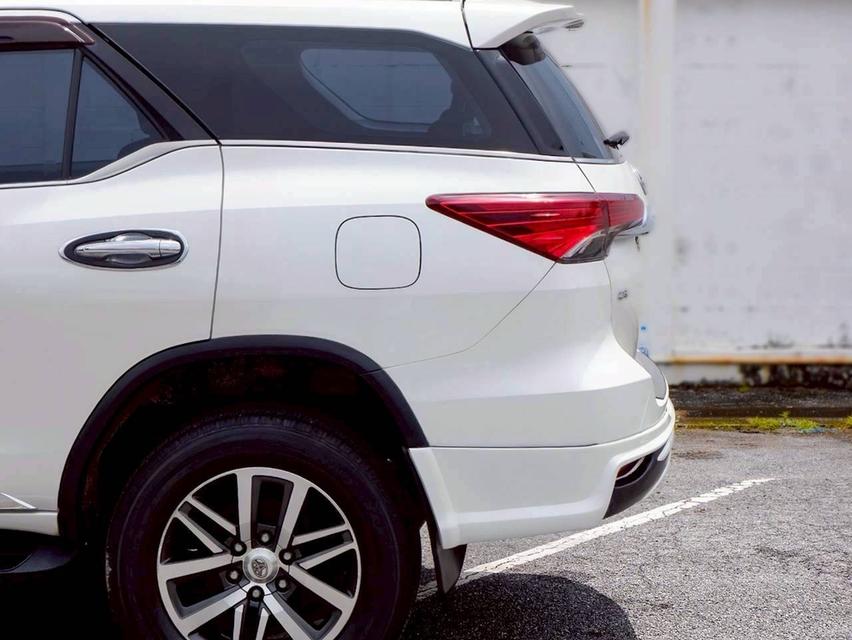 รหัสรถ QT103 Toyota Fortuner 2.8 V เกียร์ออโต้ สีขาวมุก ปี2015