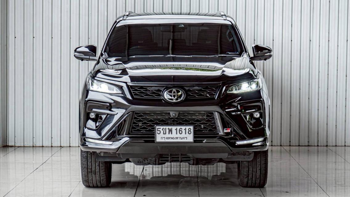 TOYOTA FORTUNER 2.8 GR SPORT 4WD ปี 2024 สีดำ โฉม ปี15-ปัจจุบัน รูปที่ 2