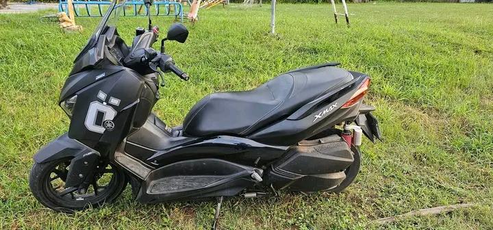 Yamaha XMAX สีดำ 2