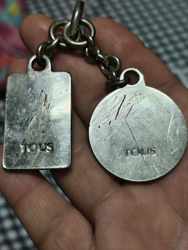 พวงกุญแจในภาพเป็นของแบรนด์ TOUS  3