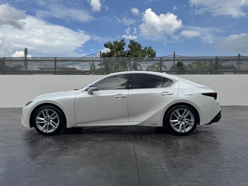 LEXUS IS 300h LUXURY ประกันชั้น 1 เจ้าของขายเอง สภาพป้ายแดง รูปที่ 8