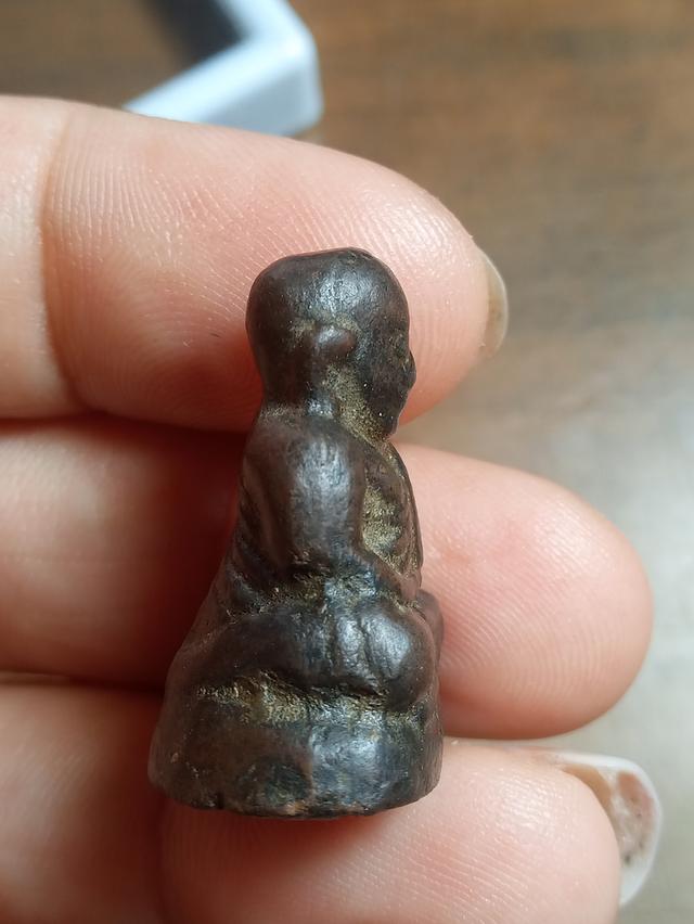 หลวงพ่อเงินเนื้อดิน