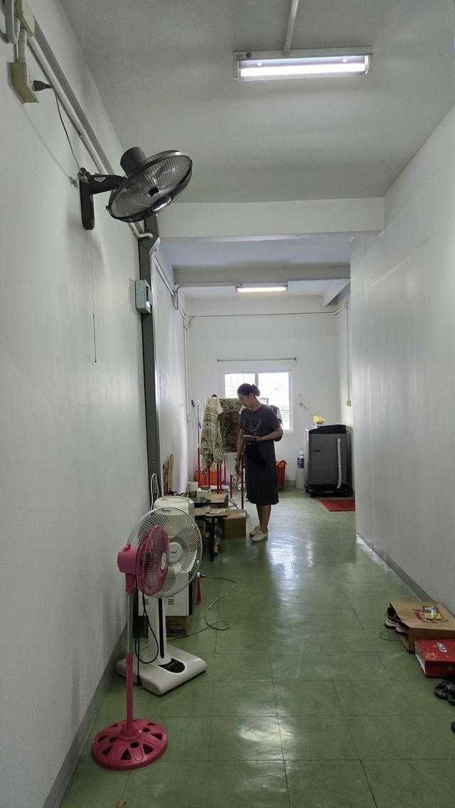 เจ้าของขายเอง - ให้เช่า 1ร้านค้า-ออฟฟิศ และชั้นบน มี2ห้องเช่า ห้องน้ำในตัวแต่ละชั้น + 1ห้องแม่บ้าน อยู่ต้นซอยนวมินทร์105 เช่าระยะยาวราคาพิเศษ 12