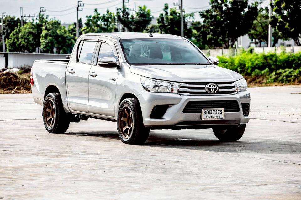 TOYOTA HILUX REVO 2.4 E DOUBLE CAB สีเทา ปี 2017  3