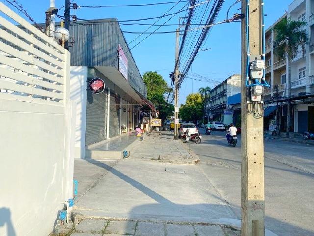 บ้านเดี่ยว 2 ชั้น หลังใหญ่ ตลาดเอี่ยมสมบัติ 1.7 กม. MRT ศรีนุช 1.6 กม. มีสวน 122ตร.วา.482 ตร.ม.รร.ลาร์สเกตเวย์ 2.0 กม. 7 2