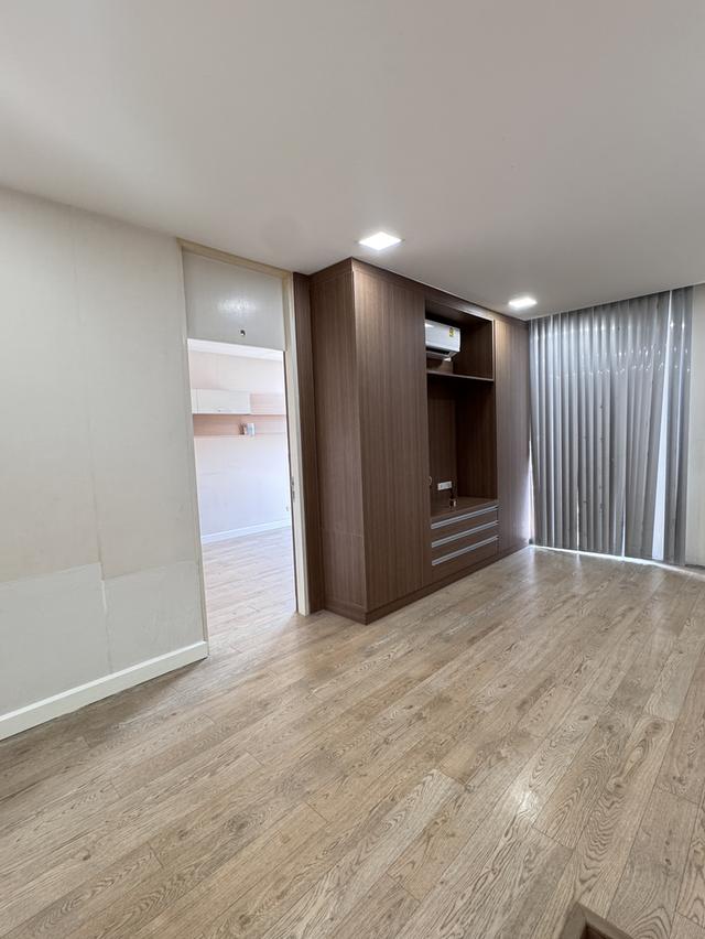 ปล่อยด่วน! เจ้าของขายเอง คอนโดใกล้รถไฟฟ้า มีที่จอดรถส่วนตัว 2