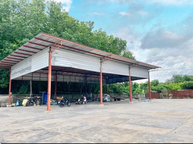 ขายโรงงานพนัสนิคมชลบุรี 18-2-87 ไร่ พื้นที่สีเหลือง พื้นที่ภายในโกดัง 1,600 ตรม เดิมทำโรงไม้เก่า ห่างตัวเมืองพนัส 2 กิโล 5