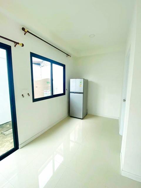 โลตัส วัดไพร่ฟ้า 1กม.ให้เช่า ทาวน์โฮม 2 ชั้น 3 นอน รร.เทคโนโลยีแหลมทอง 1.2 กม. 2 น้ำ รพ.ปทุมธานี 3.6 กม.ถ. กรุงเทพ-ปทุมธ 5