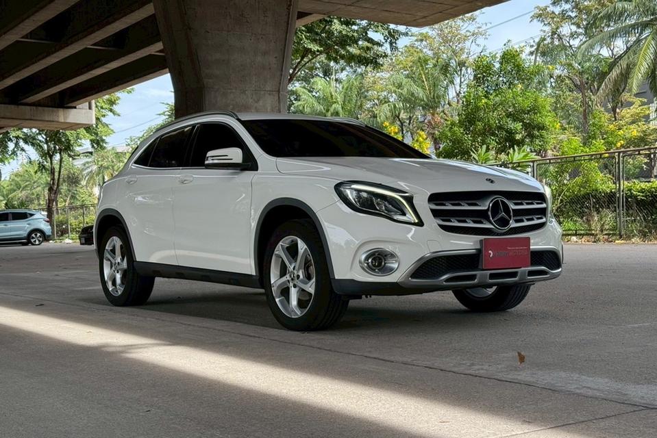 Mercedes-Benz GLA200 1.6 W156 Urban SUV AT ปี 2019 3