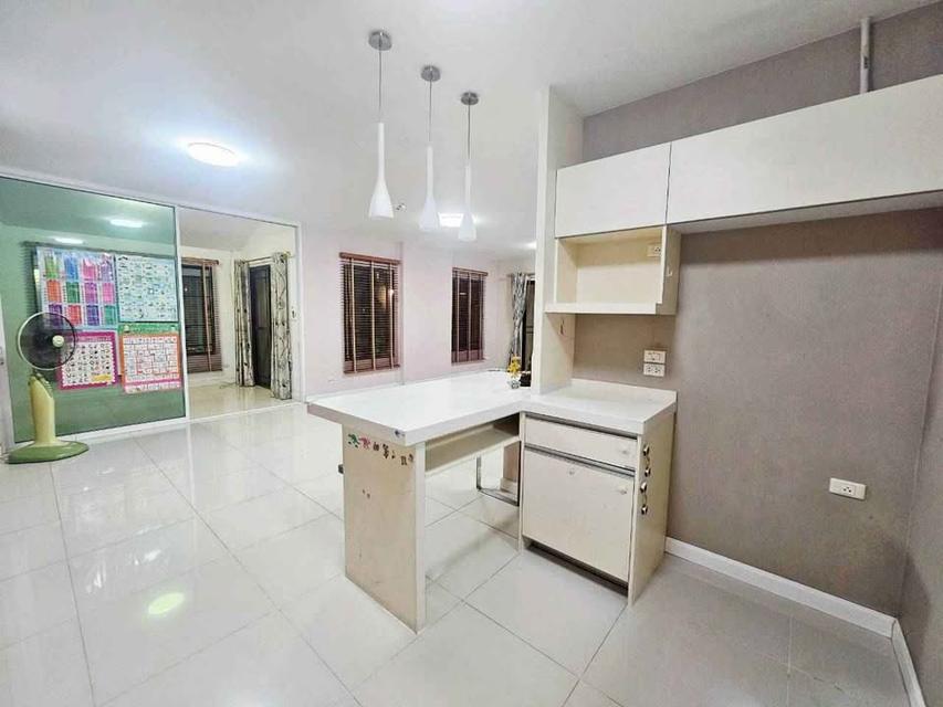 ขาย / เช่า บ้านเดี่ยว 2ชั้น หมู่บ้านมัณฑนา เลค วัชรพล ตัวบ้านอยู่โซนทะเลสาบ 16