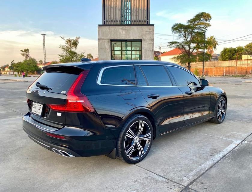 Volvo V60 T8 Inscription  4