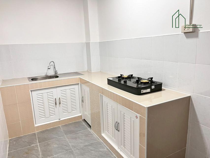 ทาวน์เฮ้าส์ 2 ชั้น หมู่บ้านชายคลอง รีโนเวทพร้อมอยู่ 9