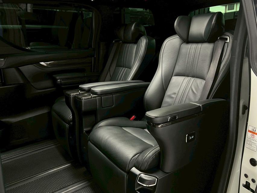 LEXUS LM300h ปี2022 วิ่ง 80000 KM. 8