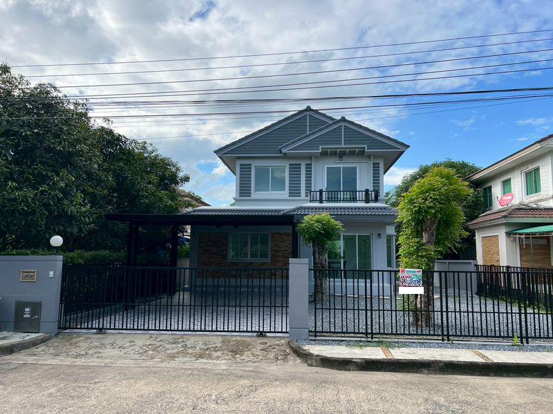 ขาย :บ้านเดี่ยว 2 ชั้น เนื้อที่ 75.2 ตรว.  หมู่บ้านปาริชาติ ซอย 16 ถนนคุ้มเกล้า 11 