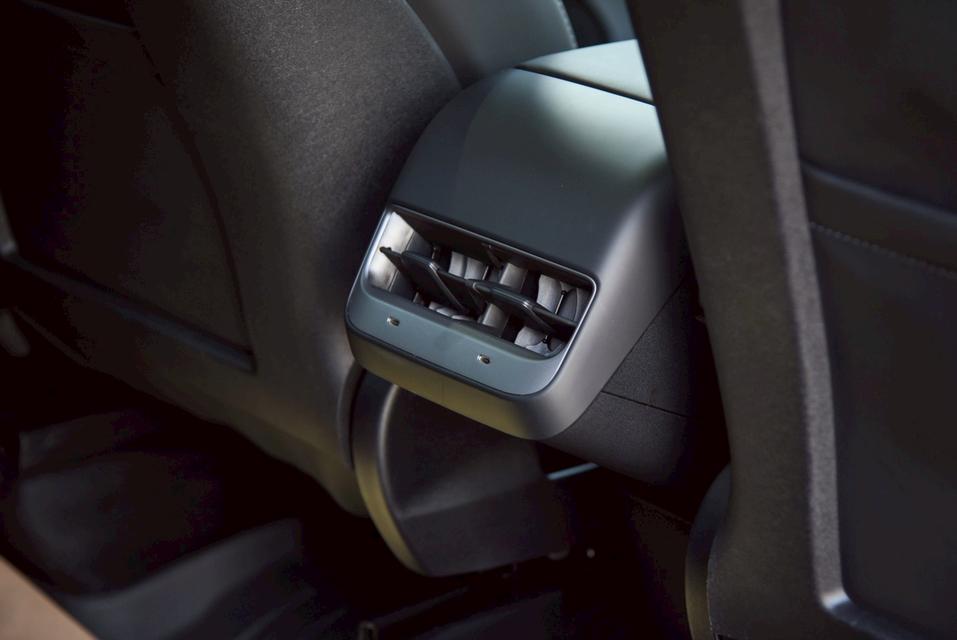 TESLA Model Y Long Range AWD AT 2023 13