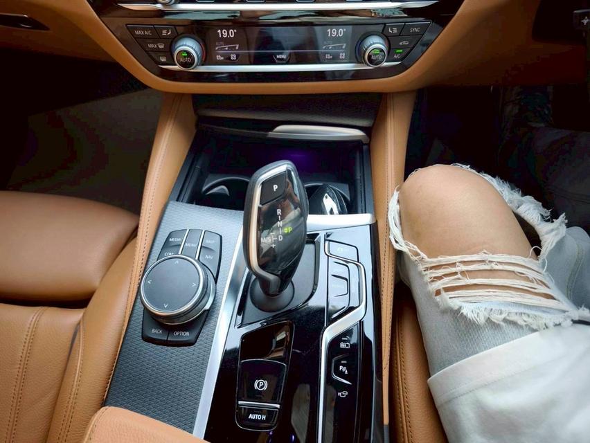 รหัสรถ KPV9393 2021 BMW 530e 2.0 LCI Msport 6
