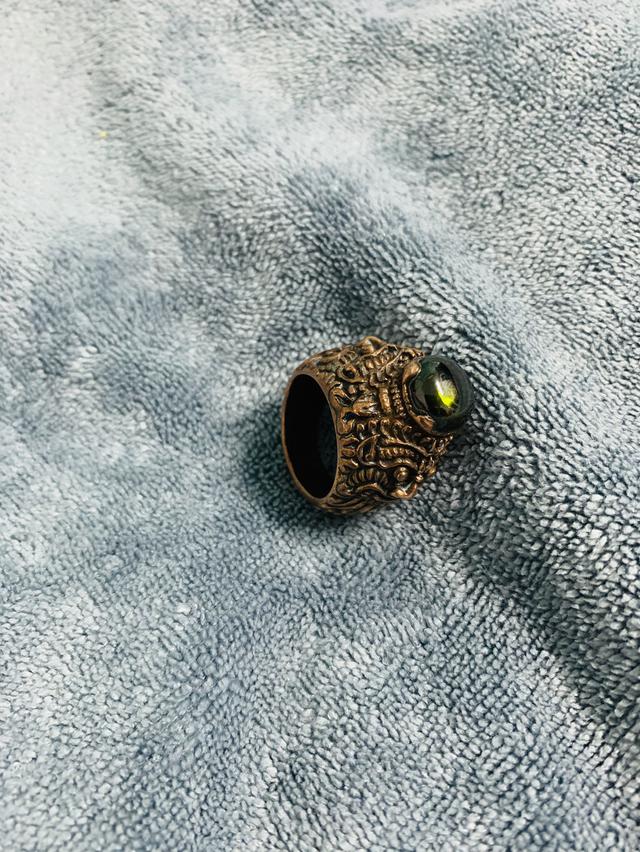 แหวนอสุรินทราหู ขนาดไซต์52 หัวแหวนเป็นเพรชพญานาคสีเขียวส่อง 5