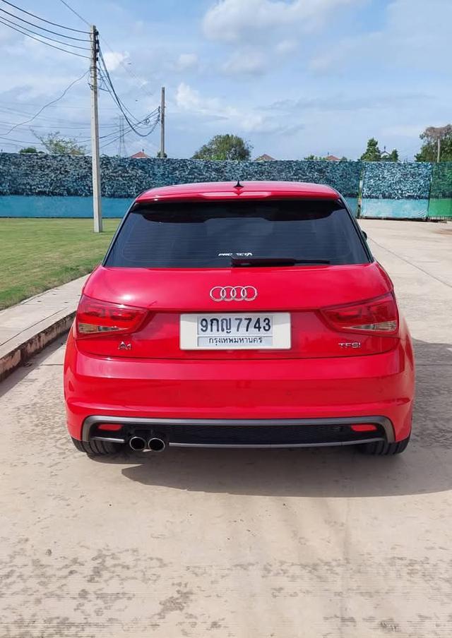 Audi A1 สีแดง