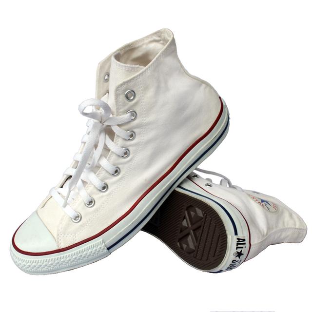 CONVERSE ผ้าใบหุ้มข้อมือสอง สีขาว สภาพเหมือนใหม่ จัดส่งฟรี!!! เก็บปลายทาง