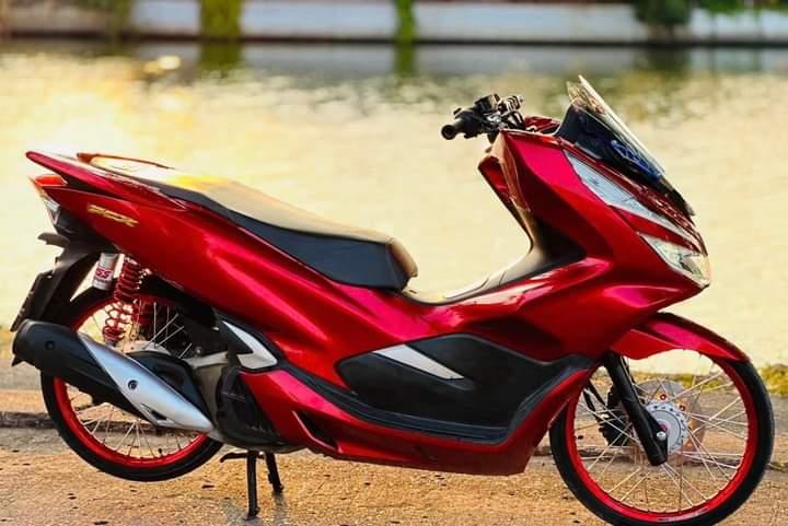 Honda pcx สีแดงสด 3