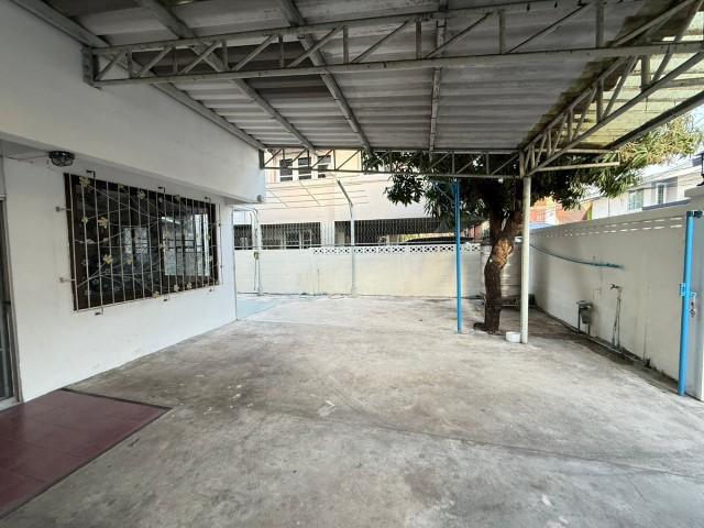 ให้เช่าบ้านเดี่ยวถนนรัชดา18ใกล้ MRTห้วยขวางมี4นอน2น้ำแอร์5เครื่องเฟอร์ไม่มี เหมาะทำออนไลน์ไลฟ์ขายของราคา30,000บาท/เดือน 2