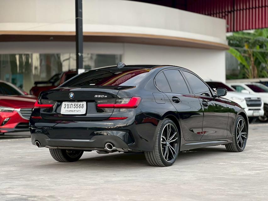 ปี 2020 BMW 330e G20 MSPORT โฉมปี 2019-ปัจจุบันสีดำ เกียร์ออโต้ มือเดียวป้ายแดง รูปที่ 4