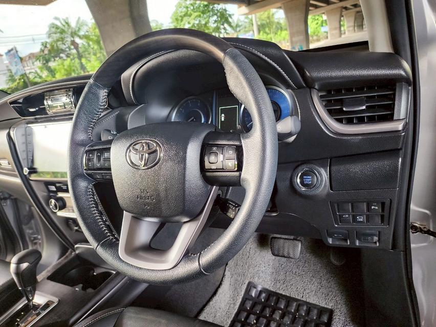 Toyota Fortuner 2.4 V 2WD AT ปี 2023 14