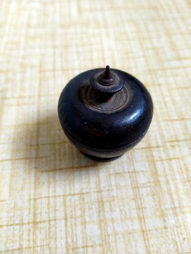 ตลับสีผึ้งไม้หรือผอบ หลวงปู่ทาบ