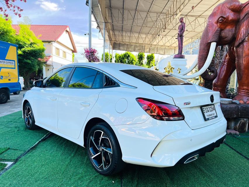 ~MG 5 1.5 D PLUS AUTO ปี 2024 ~รถเก๋งดีไซน์สปอร์ต โฉบเฉี่ยวทันสมัย ~รถสวย มือเดียวป้ายแดง ~ไมล์น้อย วิ่งเพียง 19,xxx กม. ~รุ่น D PLUS เกียร์ รูปที่ 16