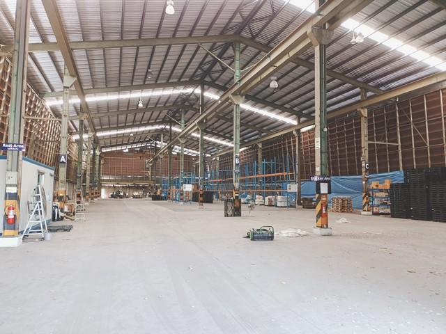 ให้เช่าโกดังขนาดใหญ่ 2,300 ตร.ม. เต็มพื้นที่ ซอยวิภาวดีรังสิต 64 ที่จอดรถสะดวกสบาย ใกล้สนามบินดอนเมือง 1