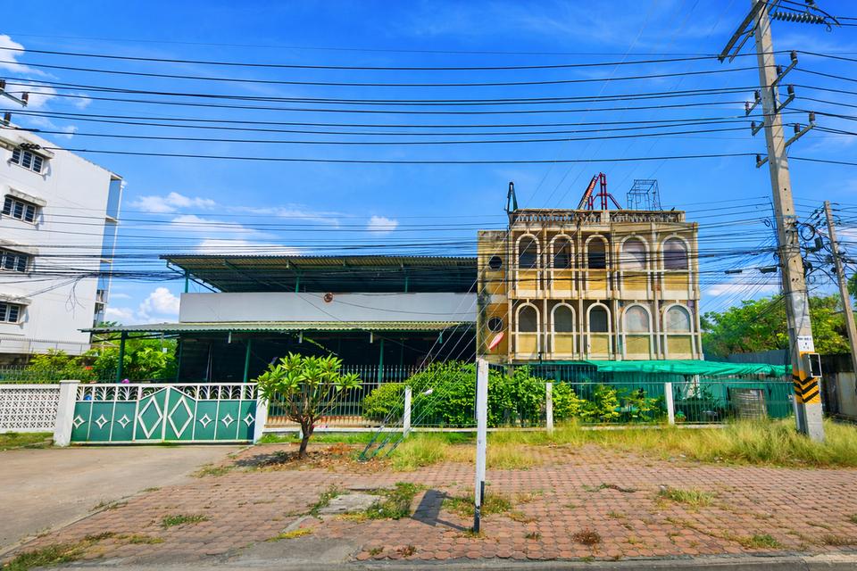 โกดัง พร้อมที่ดินใจกลางเมืองนครปฐม 1
