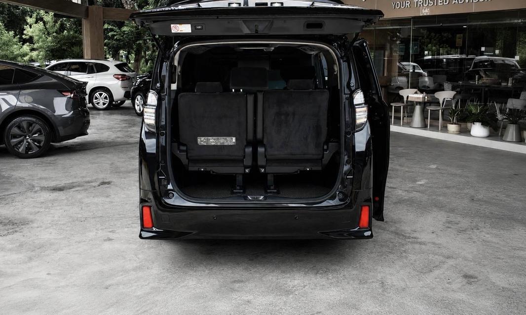 เลียบด่วนรามอินทรา MPV ระดับผู้บริหาร หรูหรา นั่งสบาย ฟังก์ชันจัดเต็ม รูปที่ 9