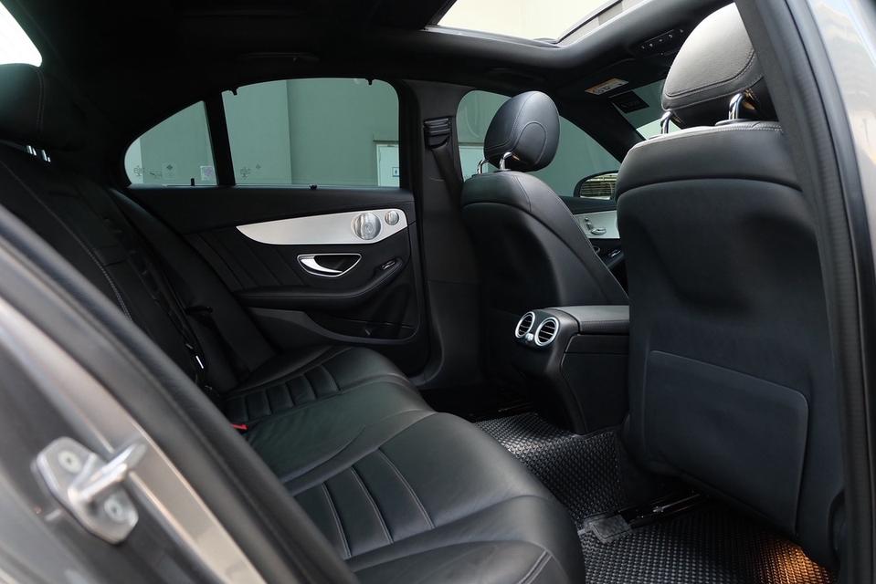 Mercedes Benz C220d AMG ปี 2019 วิ่งน้อย 50,000 km วารันตีศูนย์Benzถึง12/2026 เจ้าของคนเดียว รูปที่ 15