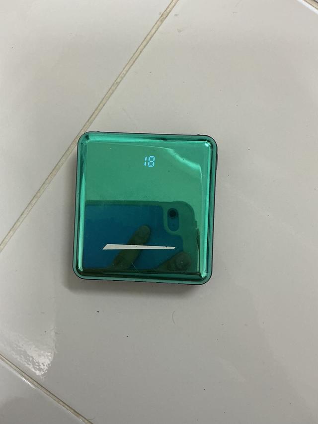 พาวเวอร์แบงค์ สีเขียวอันเล็ก