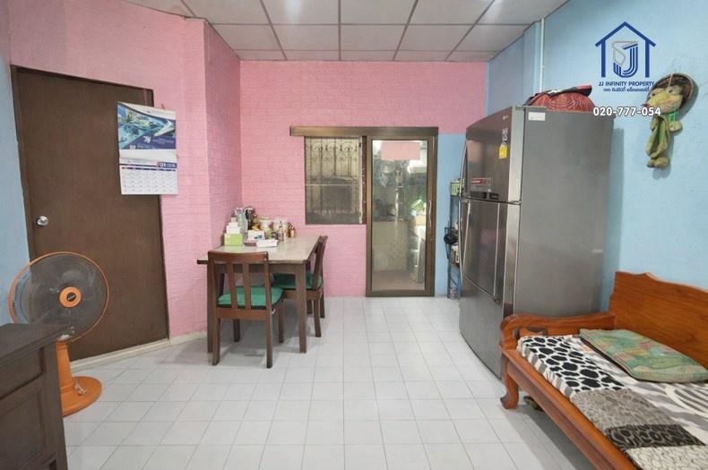 ขายทาวน์เฮ้าส์ 2 ชั้น หมู่บ้านแหวนยอด 1 ซอยลำลูกกา 21 ใกล้สถานีรถไฟฟ้าคูคต 6