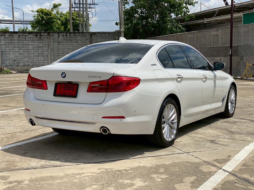 รหัสรถ PBG9999 BMW530e Luxury 2018 สีขาว