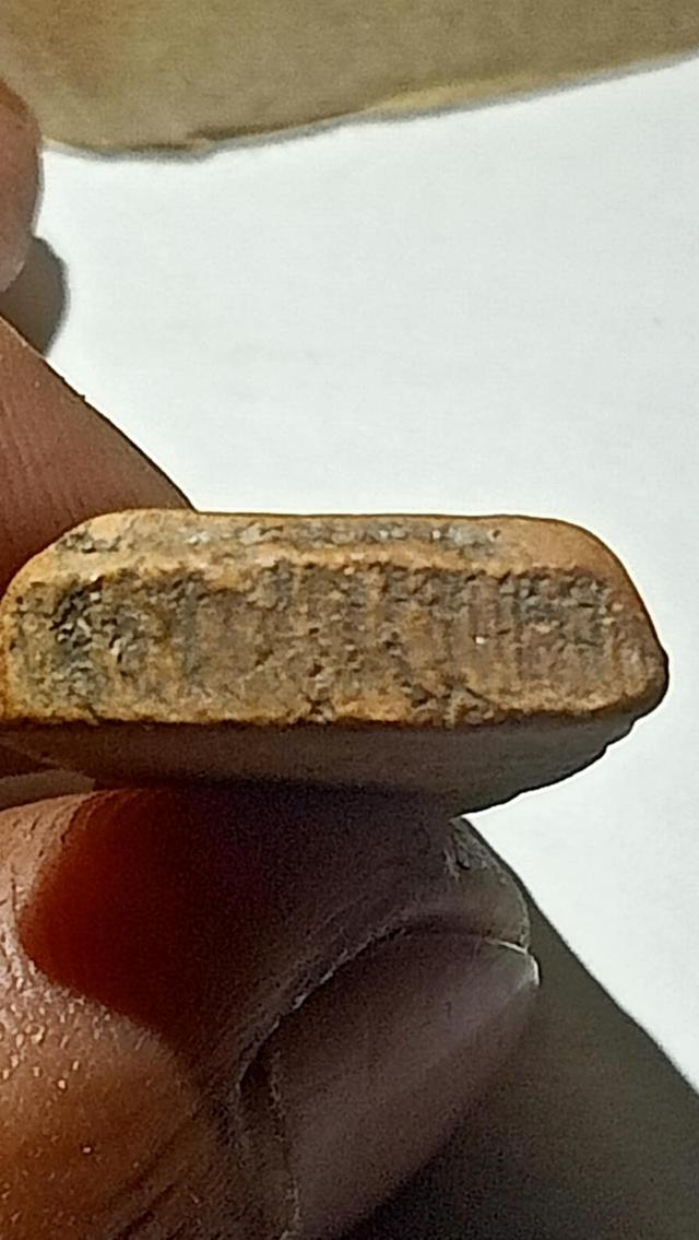 พระผงสุพรรณเนื้อดินหน้าแก่