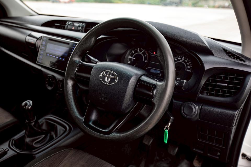 TOYOTA HILUX REVO 2.4 E DOUBLE CAB สีขาว ปี 2018  15