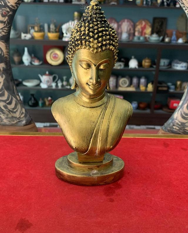 พระพุทธรูปครึ่งองค์ งานเรซิน 2