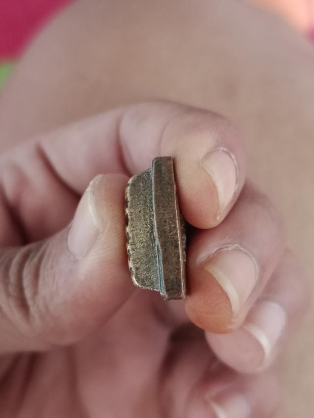 พระเครื่องหลวงปู่ทวด ซึ่งเป็นที่เคารพนับถืออย่างสูงในประเทศไทยในเรื่องพุทธคุณด้านการปกป้องคุ้มครองและแคล้วคลาดจากภยันตราย เชื่อกันว่าพระเครื่องหลวงปู