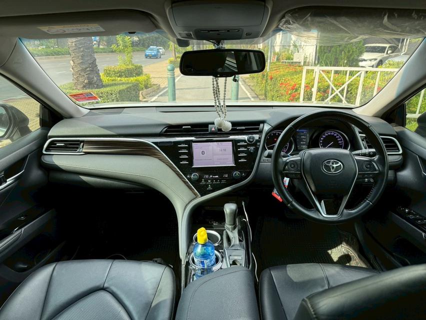 Toyota Camry 2.0G 9