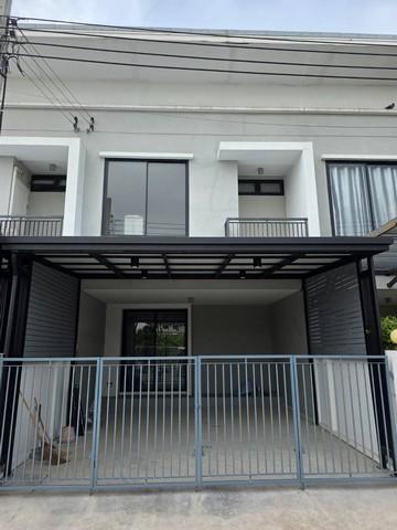 ขายทาวน์โฮม 2 ชั้น 21 ตร.ว. ย่านสุขาภิบาล 2 ลาดกระบัง  ใกล้สนามบินสุวรรณภูมิ โรบินสันลาดกระบัง โรงเรียนกฤตศิลป์วิทยา แผนกประถมศึกษา 2