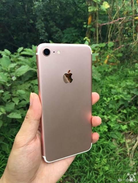 iPhone 7 สีโรสโกลด์ 2